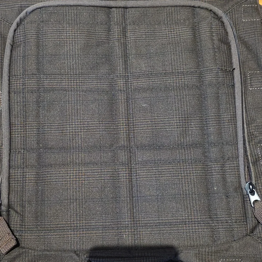OGIO compact messenger